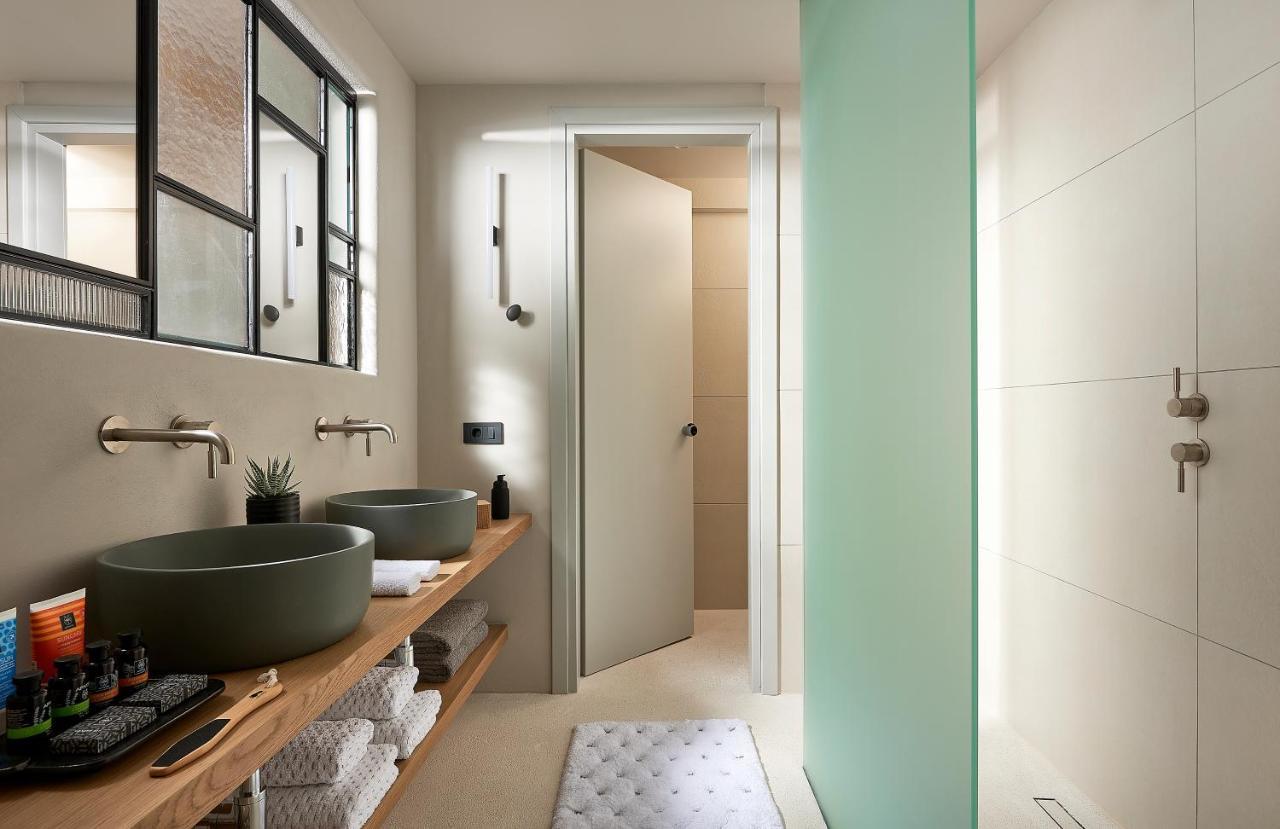 Cave Suites Milos 아다마스 외부 사진